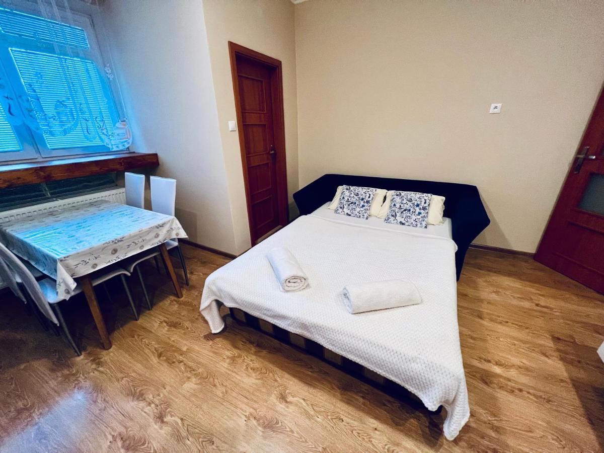 Apartman Pod Fontanou เครมนิตซา ภายนอก รูปภาพ